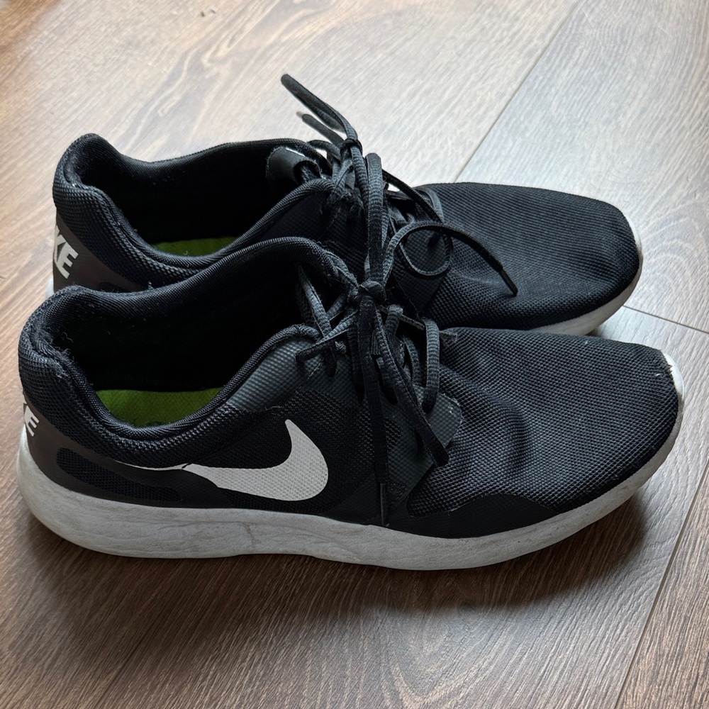 Nike Men's Black and White Athletic Shoes